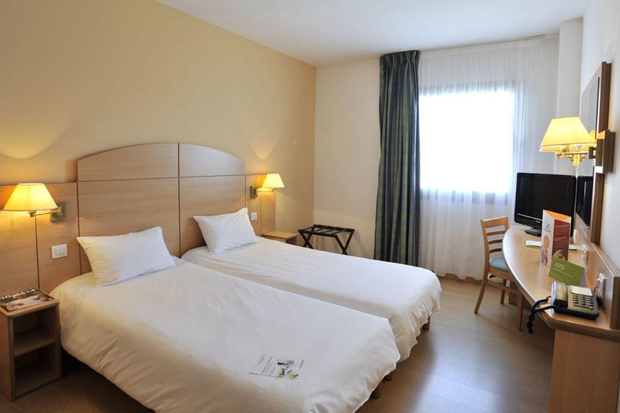 Hotel Campanile Madrid Alcalá de Henares Exterior foto
