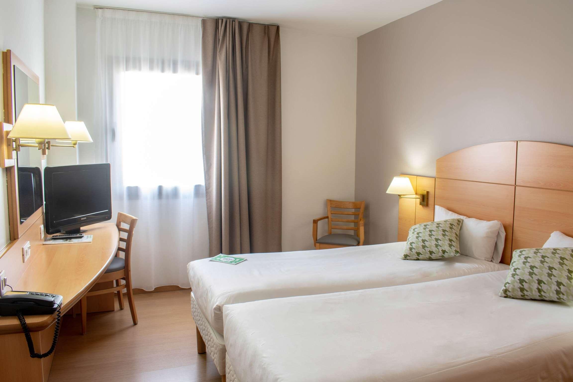 Hotel Campanile Madrid Alcalá de Henares Exterior foto