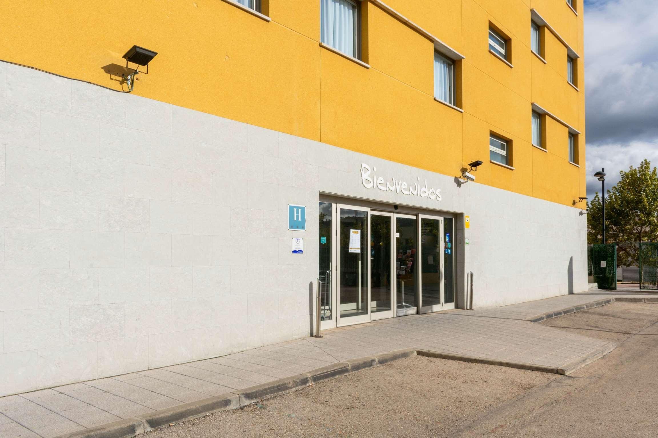 Hotel Campanile Madrid Alcalá de Henares Exterior foto