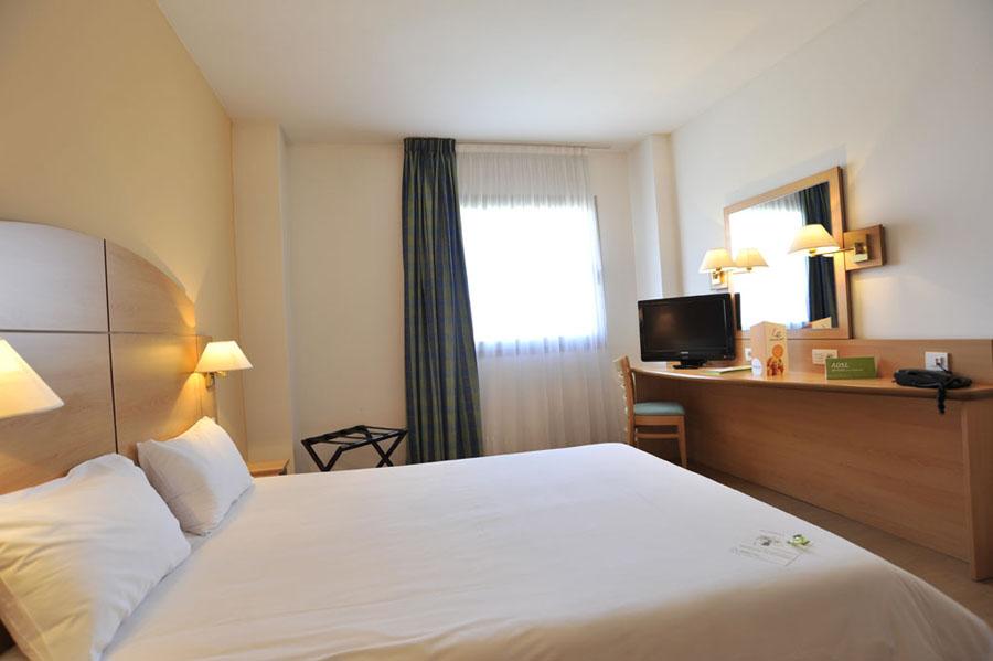 Hotel Campanile Madrid Alcalá de Henares Exterior foto