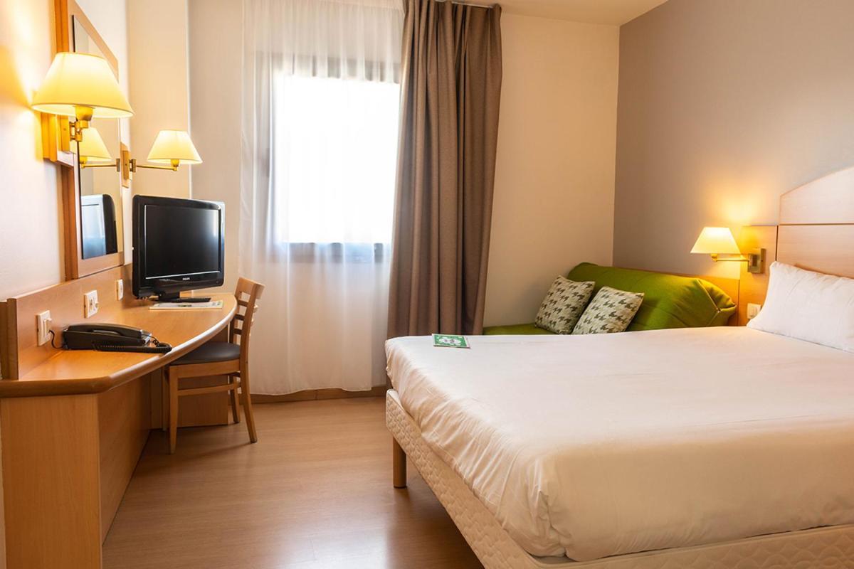 Hotel Campanile Madrid Alcalá de Henares Exterior foto