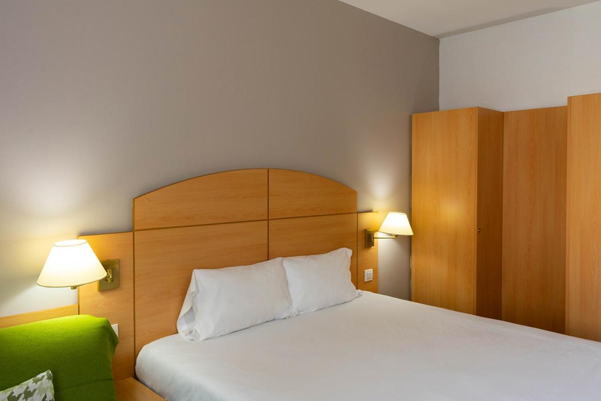 Hotel Campanile Madrid Alcalá de Henares Exterior foto