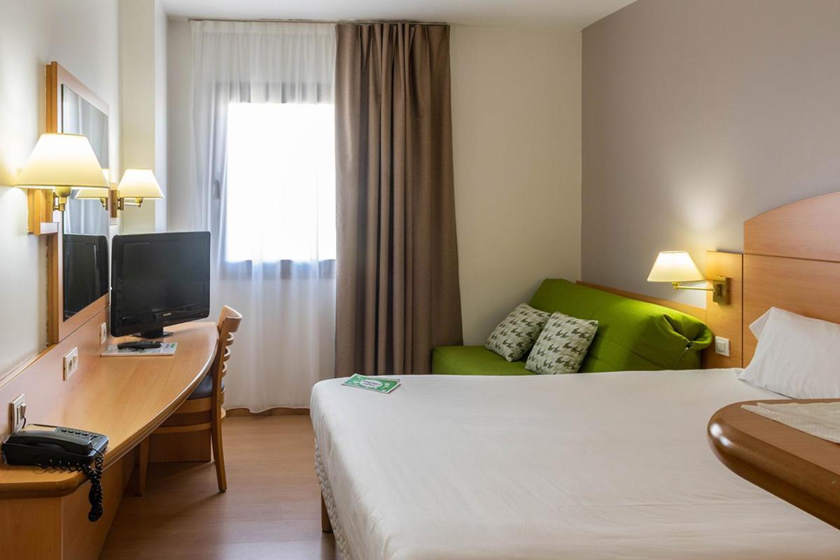 Hotel Campanile Madrid Alcalá de Henares Exterior foto