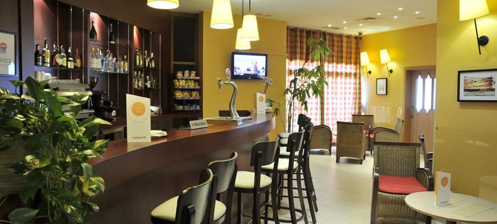 Hotel Campanile Madrid Alcalá de Henares Restaurante foto