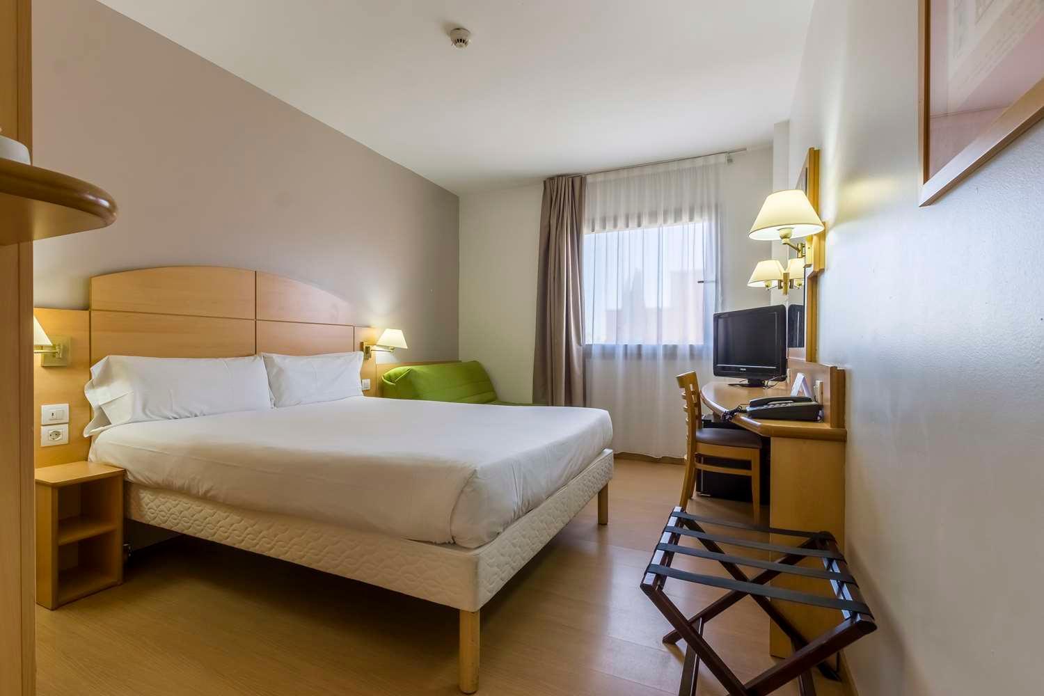 Hotel Campanile Madrid Alcalá de Henares Exterior foto