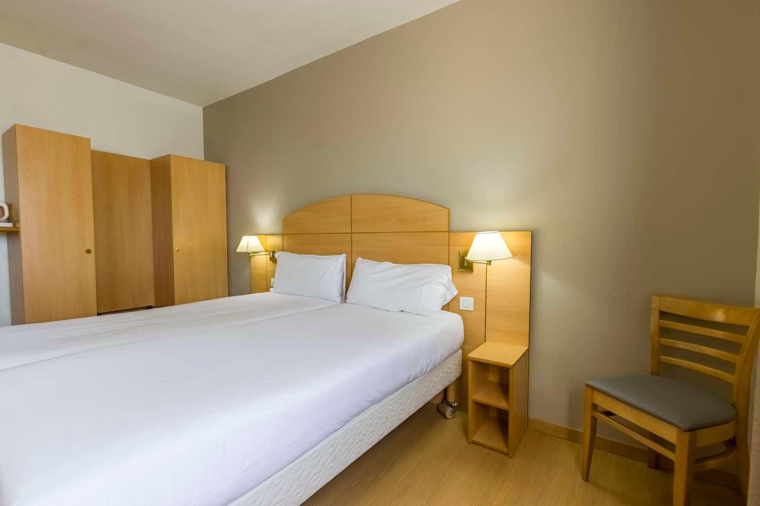 Hotel Campanile Madrid Alcalá de Henares Exterior foto
