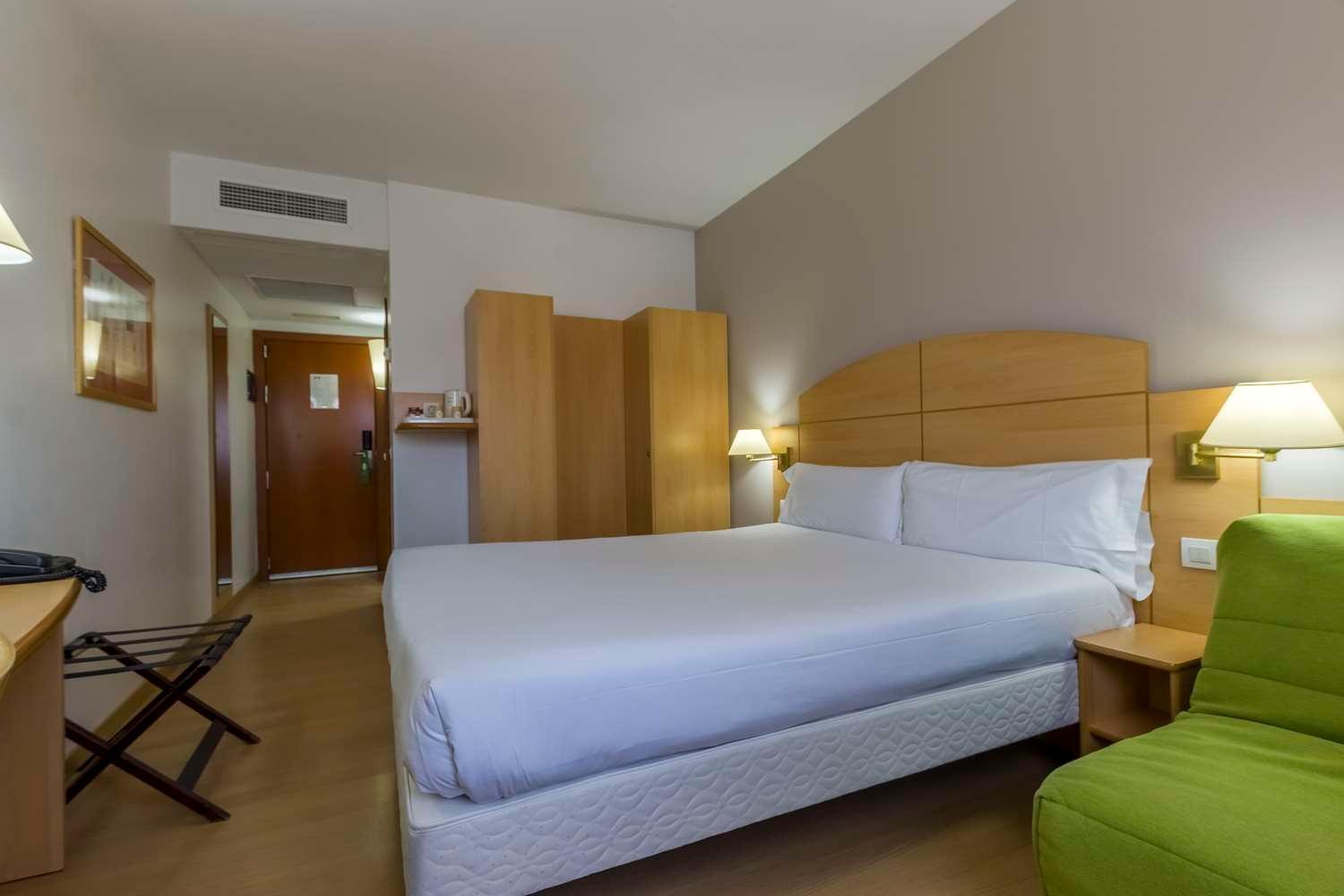 Hotel Campanile Madrid Alcalá de Henares Exterior foto