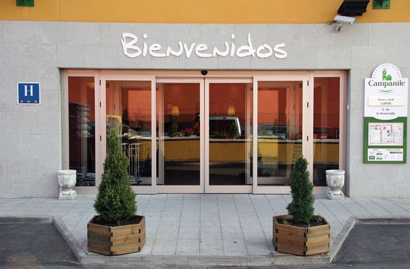 Hotel Campanile Madrid Alcalá de Henares Exterior foto