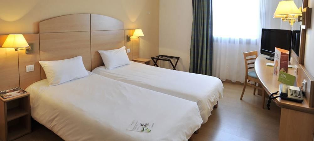 Hotel Campanile Madrid Alcalá de Henares Exterior foto