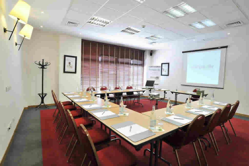 Hotel Campanile Madrid Alcalá de Henares Facilidades foto