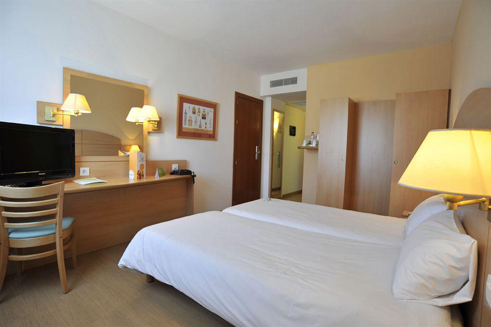 Hotel Campanile Madrid Alcalá de Henares Exterior foto